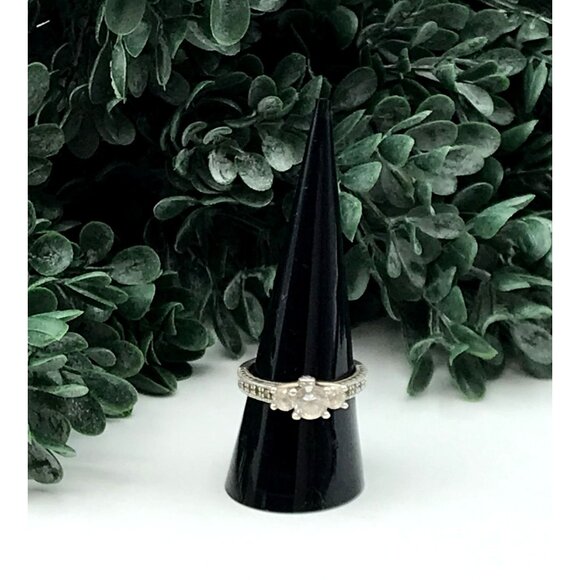 Vintage Sterling Silver 925 Three-Stone Ring With Clear Gemstones - Picture 6 of 7